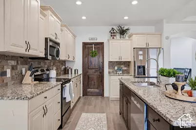 2089 S Bullrush Pkwy, Lehi, UT 84043 - Photo 8