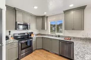 952 E 100 N, Hyde Park, UT 84318 - Photo 10