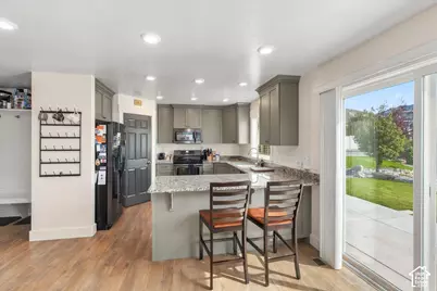 952 E 100 N, Hyde Park, UT 84318 - Photo 8