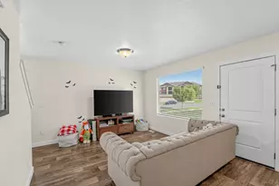 216 E Hummingbird Ct, Saratoga Springs, UT 84045 - Photo 4