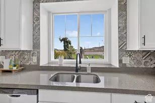 3371 W Oxfordshire Dr, Bluffdale, UT 84065 - Photo 18