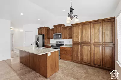 46 E Whitaker Cir, Kaysville, UT 84037 - Photo 4