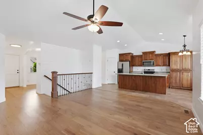 46 E Whitaker Cir, Kaysville, UT 84037 - Photo 2
