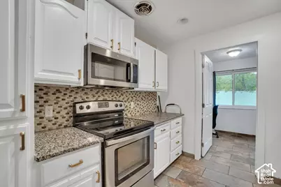 284 E Twin Peaks St, Midvale, UT 84047 - Photo 10