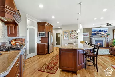 664 E Eagle Ridge Dr, North Salt Lake, UT 84054 - Photo 8