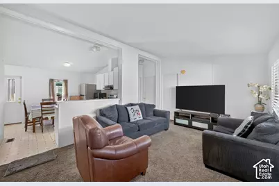 33 E Tiny Wood Dr S, Sandy, UT 84070 - Photo 2
