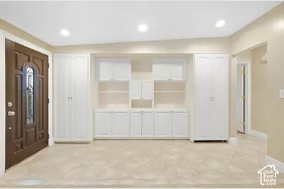 2981 E La Joya Dr S, Holladay, UT 84124 - Photo 2