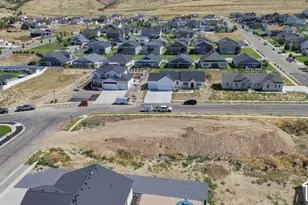 895 E 100 N, Hyde Park, UT 84318 - Photo 4