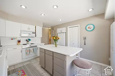 4687 S Naniloa Dr, Holladay, UT 84117 - Photo 8