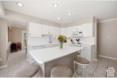 4687 S Naniloa Dr, Holladay, UT 84117 - Photo 10