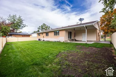 1556 E Petunia Way S, Sandy, UT 84092 - Photo 4