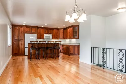 1556 E Petunia Way S, Sandy, UT 84092 - Photo 2