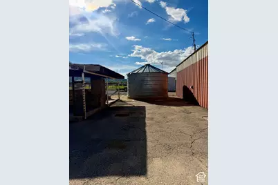 180 S 2500 W, Maeser, UT 84078 - Photo 44