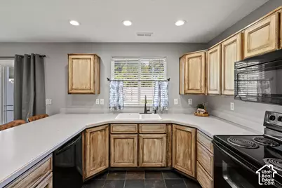 1032 Sara Ln, Ogden, UT 84404 - Photo 12