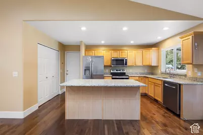 10242 N Redwood Dr, Cedar Hills, UT 84062 - Photo 2