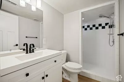 438 S 450 W, Layton, UT 84041 - Photo 18