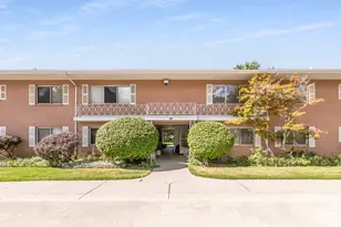 2223 E Carriage Ln, Holladay, UT 84117 - Photo 2
