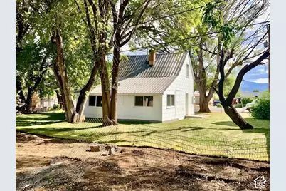 75 E 400 S, Richfield, UT 84701 - Photo 6