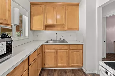 190 Ross Dr, Clearfield, UT 84015 - Photo 10
