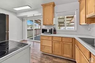 190 Ross Dr, Clearfield, UT 84015 - Photo 10