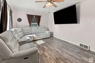 190 Ross Dr, Clearfield, UT 84015 - Photo 4