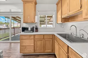 190 Ross Dr, Clearfield, UT 84015 - Photo 8