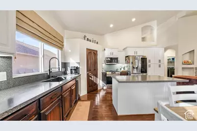 248 E Gold Leaf Cir, Draper, UT 84020 - Photo 4
