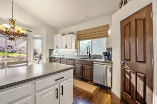 248 E Gold Leaf Circle, Draper, UT 84020 - Photo 6