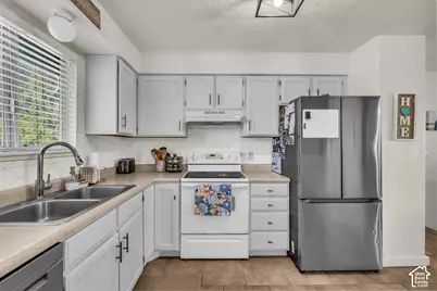 52 W 220 S, Orem, UT 84058 - Photo 18