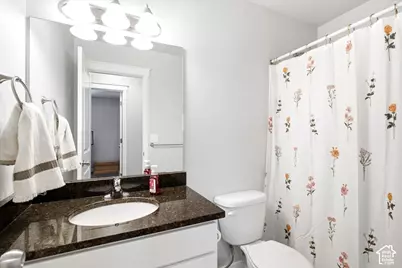 1453 E Primrose Ln, Layton, UT 84040 - Photo 22