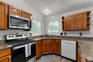 2615 W Silver Creek Dr S, Riverton, UT 84065 - Photo 10