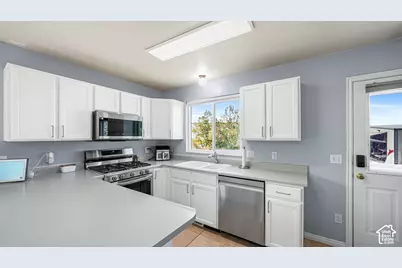 2096 S 1600 W, Woods Cross, UT 84087 - Photo 6