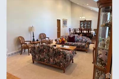 7555 S Michelle Way, Cottonwood Heights, UT 84093 - Photo 4