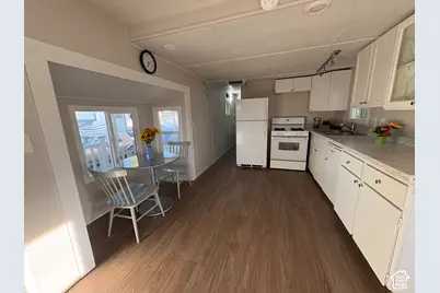 146 E Gardena Ave S, Salt Lake City, UT 84115 - Photo 2