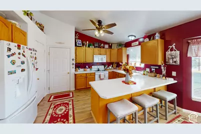 288 E 1375 N, Layton, UT 84041 - Photo 2