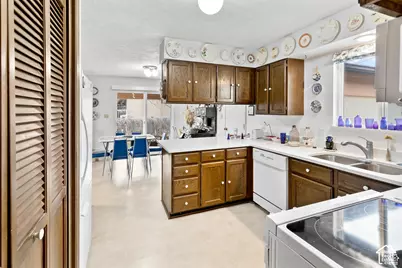 669 W Ogden Dr, Richfield, UT 84701 - Photo 4