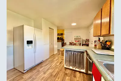 240 W 350 N, Vernal, UT 84078 - Photo 4