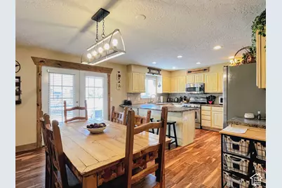 10564 S Weeping Willow Dr, Sandy, UT 84092 - Photo 12