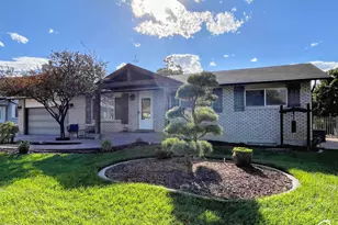 10564 S Weeping Willow Dr, Sandy, UT 84092 - Photo 2