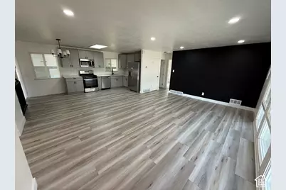 5058 S 550 W, Washington Terrace, UT 84405 - Photo 2
