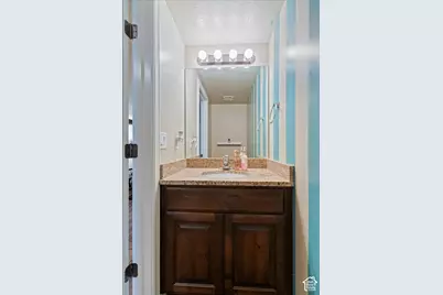 1809 E Whitetail Dr, Layton, UT 84040 - Photo 4