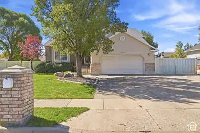 943 Meadowlark Ln, West Bountiful, UT 84087 - Photo 2