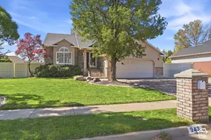 943 Meadowlark Ln, West Bountiful, UT 84087 - Photo 1