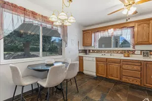 2058 E Rolling Knolls Way S, Cottonwood Heights, UT 84121 - Photo 16