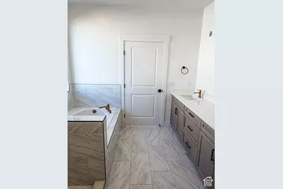 640 S 50 E #114, Hyde Park, UT 84318 - Photo 12