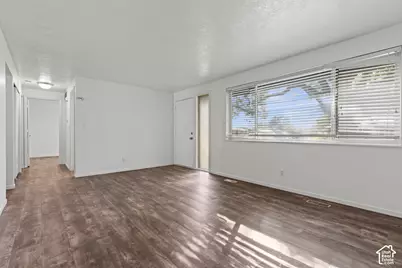 6072 S 2550 W, Roy, UT 84067 - Photo 10