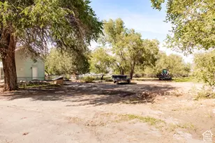 1445 E 2500 S, Naples, UT 84078 - Photo 8