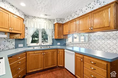 1879 E Gentile St, Layton, UT 84040 - Photo 8