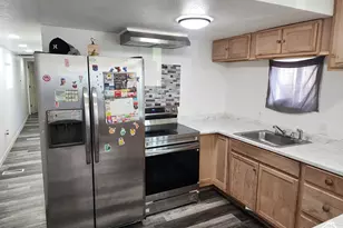 8811 S Cambridge Cir W, Sandy, UT 84070 - Photo 4