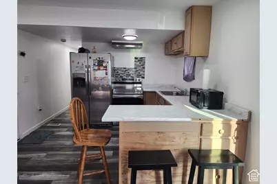 8811 S Cambridge Cir W, Sandy, UT 84070 - Photo 2